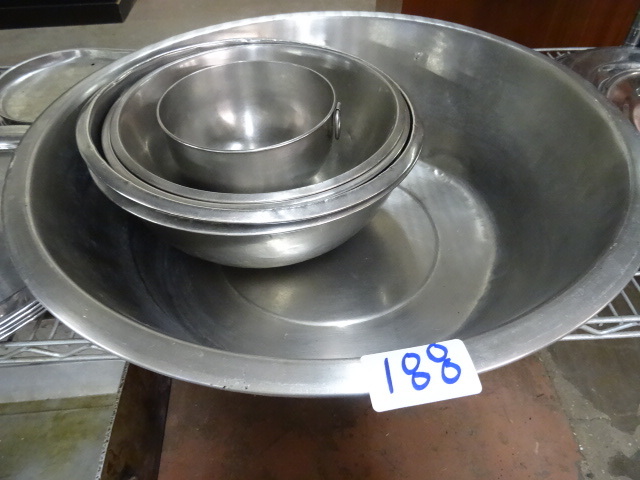 lot 188 image: Misc mixing bowls...