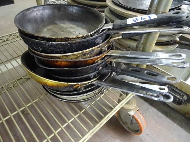 lot 198 image: 9 skillets. Qty 10...