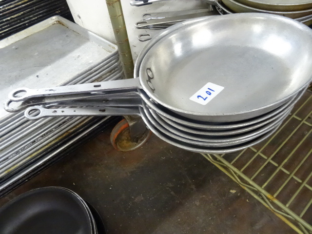 lot 201 image: 10 Skillets. Qty 6...