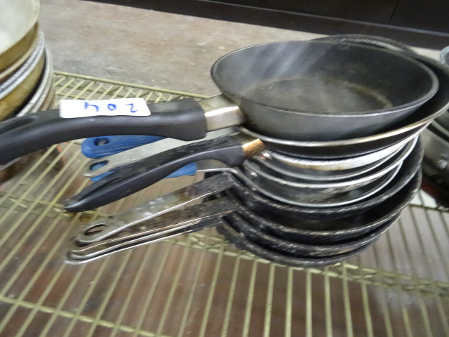 lot 204 image: 9 skillets. Qty 7...