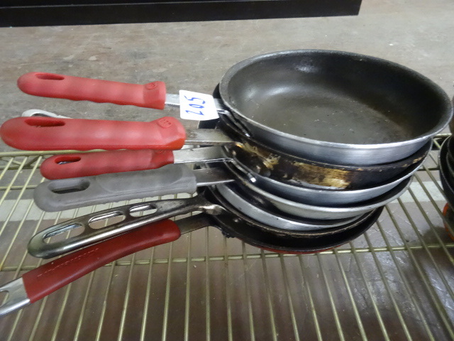 lot 205 image: 9 skillets. Qty 7...
