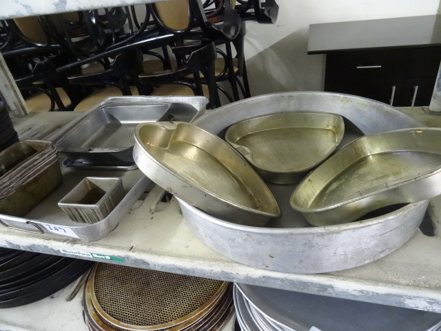 lot 207 image: Misc cooking pans and serving trays...