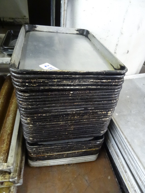 lot 211 image: 39 baking pans. Half size...