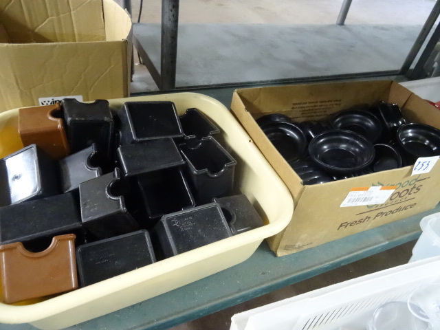 lot 253 image: Small bowls.  And sugar packet hold...