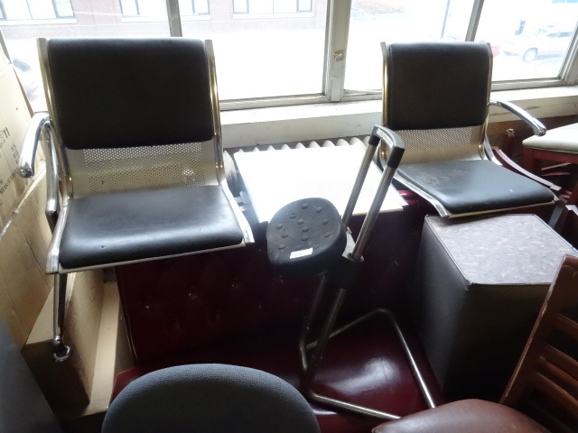 lot 289 image: Office chair. Restaurant booth. Erg...