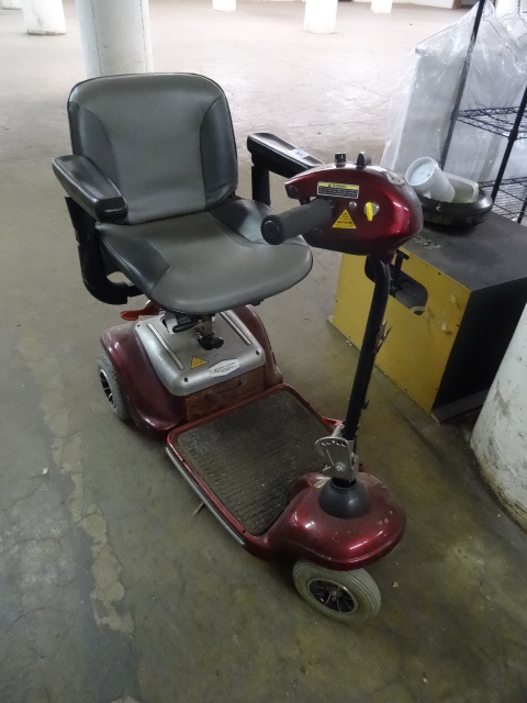 lot 304 image: Activa electric scooter. F-777NA. I...