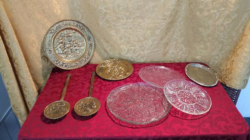 lot 182 image: Platters and Brass Dcor