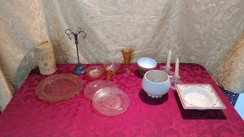 lot 185 image: Vintage Glass and Home Dcor