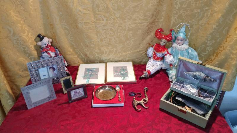 lot 193 image: Jewlery Box, Vintage Silver and More