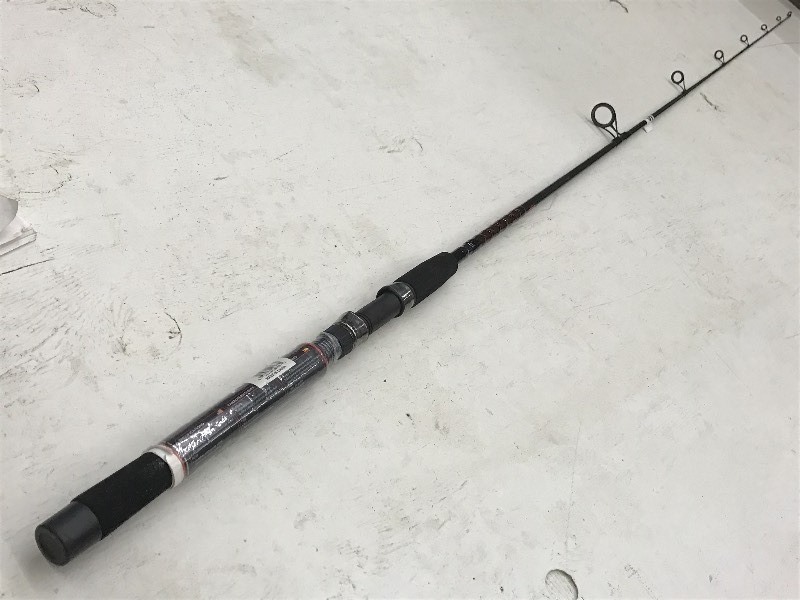 lot 15 image: Unused Penn Fierce Graphite 7ft Med...