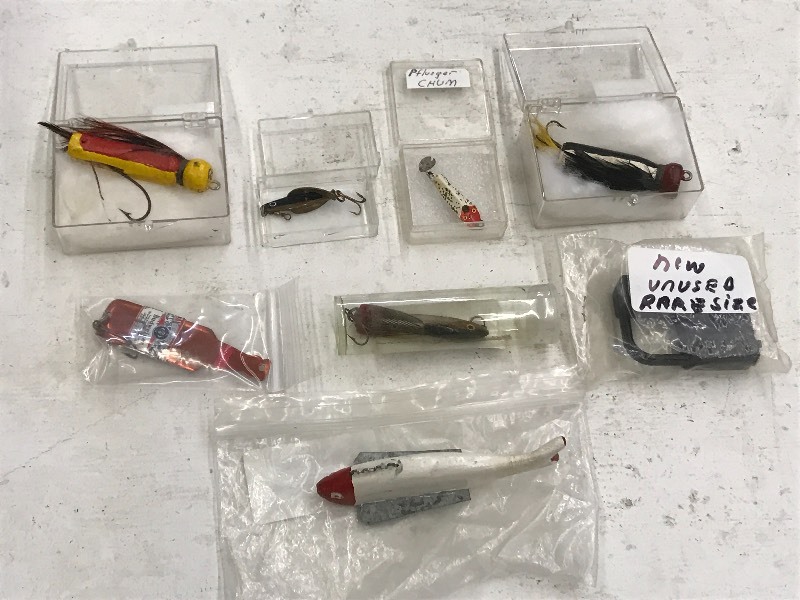 lot 61 image: Lot Of Assorted Vintage Unique Lure...