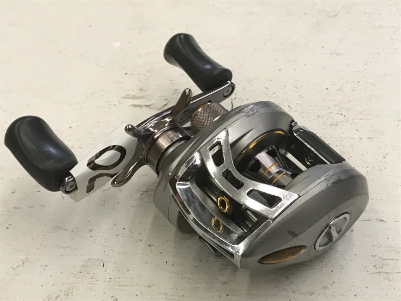 lot 70 image: Pfleuger 10-Bearing Casting Reel ...
