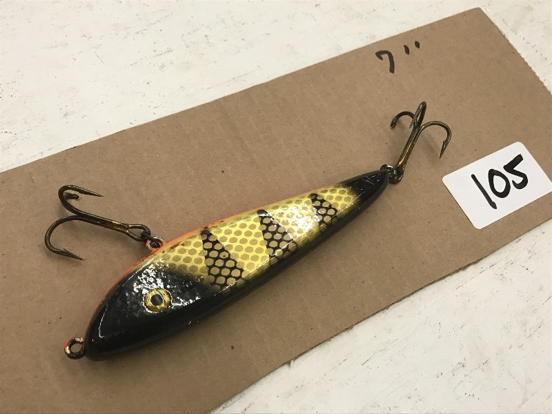lot 105 image: (1) 7 Muskie Lure ...