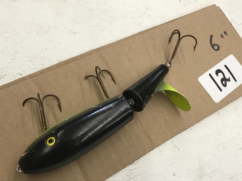 lot 121 image: (1) 6 Jointed Muskie Lure ...