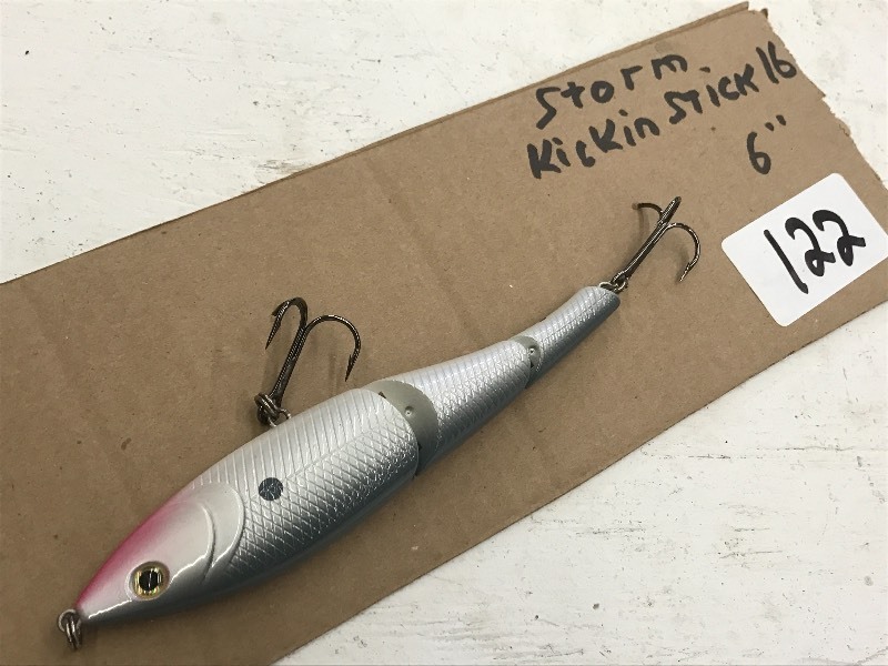 lot 122 image: (1) 6 Jointed Muskie Lure ...