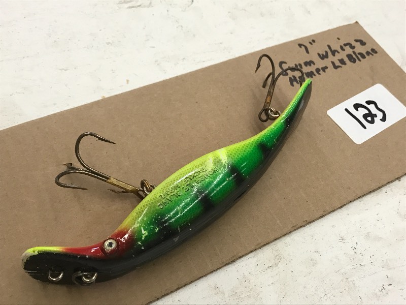 lot 123 image: (1) 7 Swim Whizz Muskie Lure ...