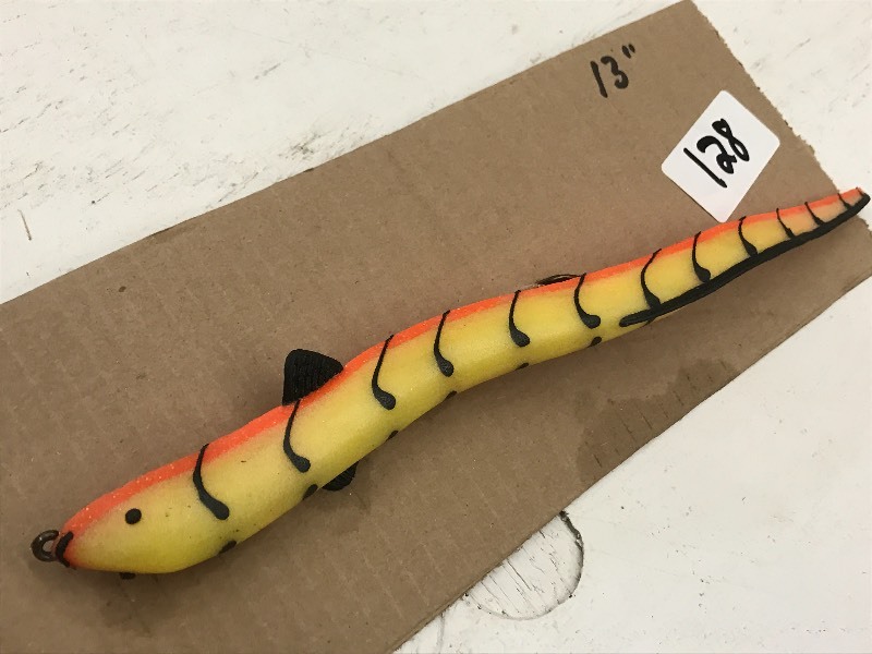 lot 128 image: (1) 13 Sot Bait Muskie Lure ...