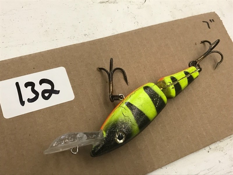 lot 132 image: (1) 7 Jointed Muskie Lure ...