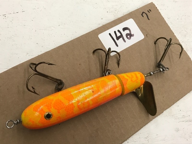 lot 142 image: (1) 7 Muskie Lure ...