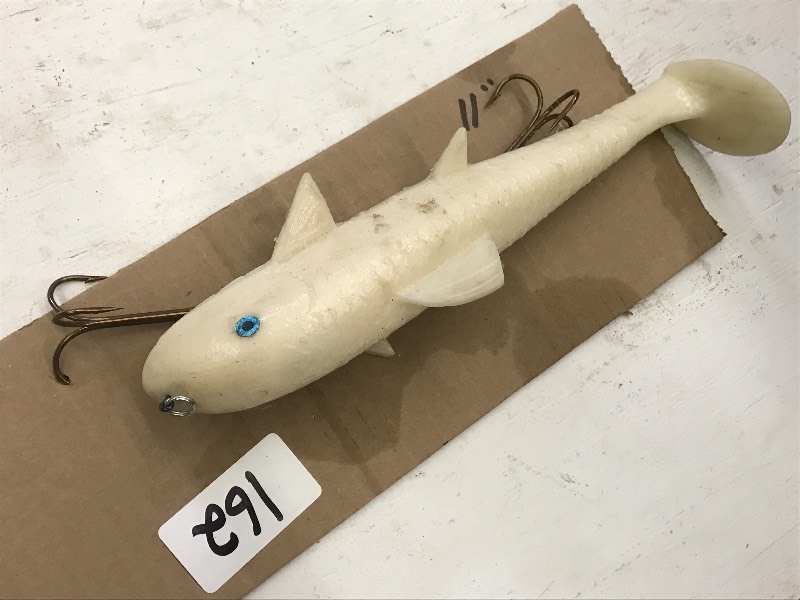 lot 162 image: (1) 11 Soft Bait Muskie Lure ...
