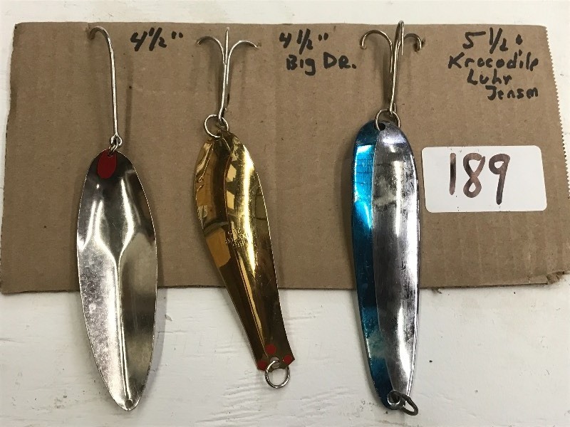 lot 189 image: (2) 4.5 & (1) 5.5 Muskie Spoon Lu...