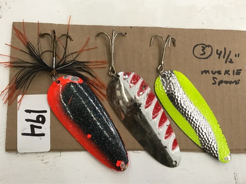 lot 194 image: (3) 4.5 Muskie Spoon Lures ...