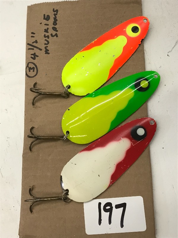 lot 197 image: (3) 4.5 Muskie Spoon Lures ...