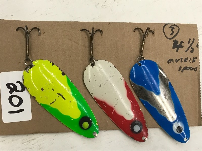 lot 201 image: (3) 4.5 Muskie Spoon Lures ...