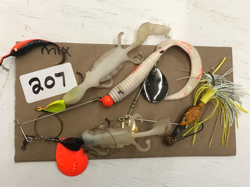 lot 207 image: (5) Mixed Muskie Lures ...