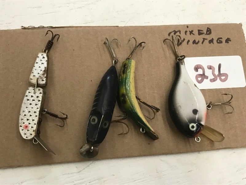 lot 236 image: (4) Assorted Vintage Crankbait Lure...
