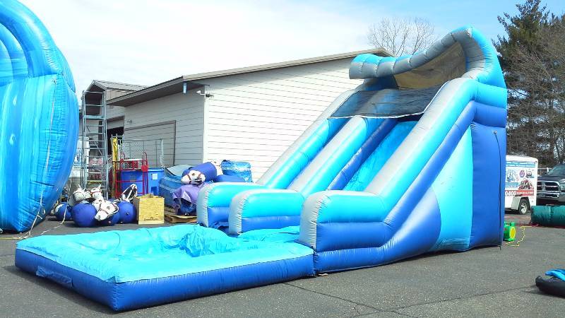 lot 18 image: 16Ft Rapid Water Slide with Pool