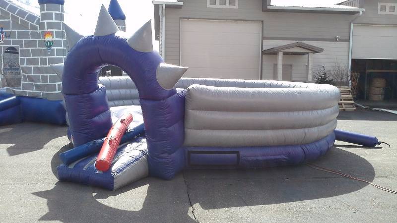 lot 32 image: Gladiator Joust