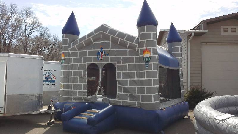 lot 33 image: 15x15 BlueGray Castle