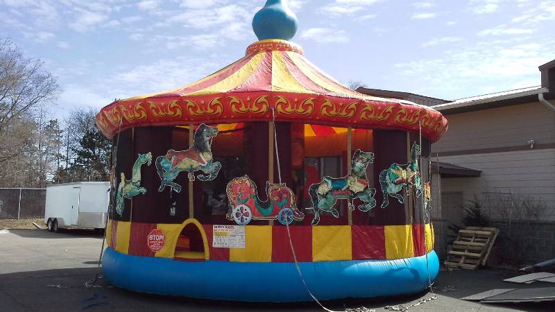 lot 38 image: 25Ft Carousel Bouncer