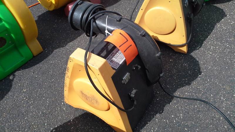 lot 71 image: Zoom - 1HP Blower UL listed