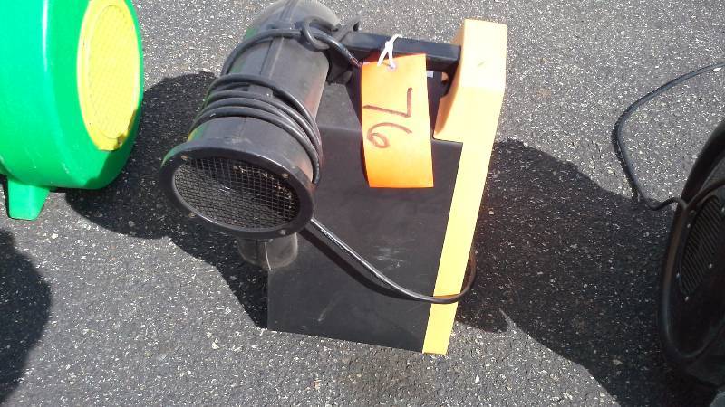 lot 76 image: Zoom - 1HP Blower UL listed