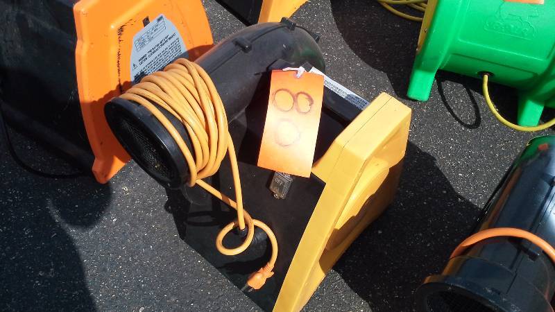 lot 80 image: Zoom - 1HP Blower UL listed