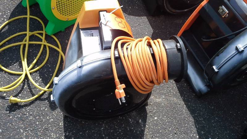 lot 81 image: Zoom - 1HP Blower UL listed