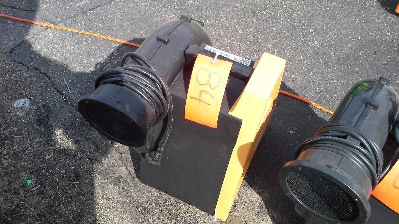 lot 84 image: Zoom - 1HP Blower UL listed