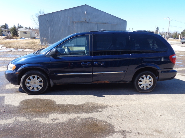 2004 Chrysler Town & Country