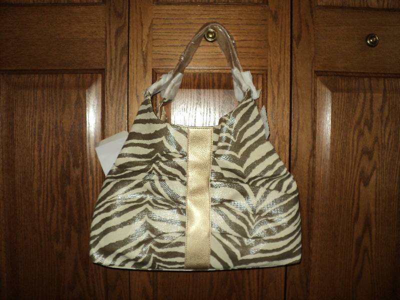 2 leather purses, see pictures...