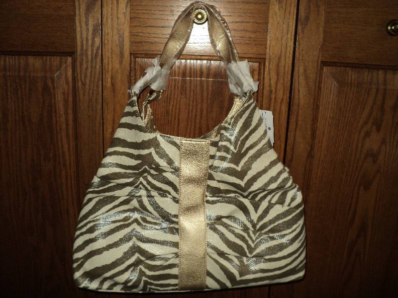 1 new purse with 1 bag, see picture...