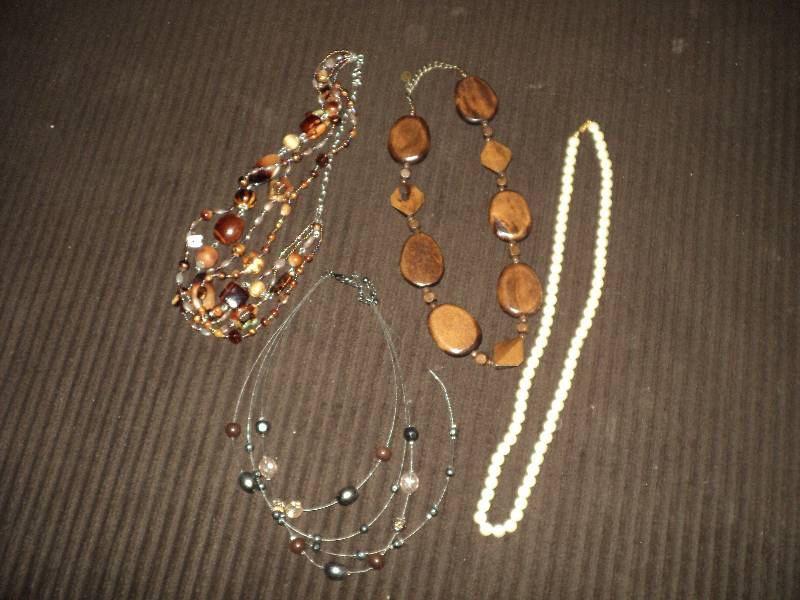 1 new purse with new jewelry, see p...