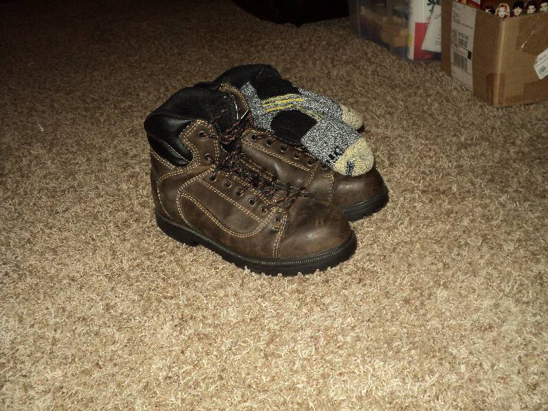 mens Brahm boots, size 7, with heav...