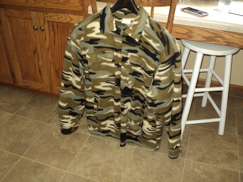 mens camo fleece jacket, size medui...