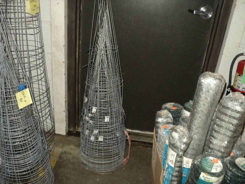 24 tomato cages, see pictures...