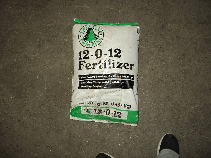 twin pine 12-0-12 fertalizer, 33 lb...