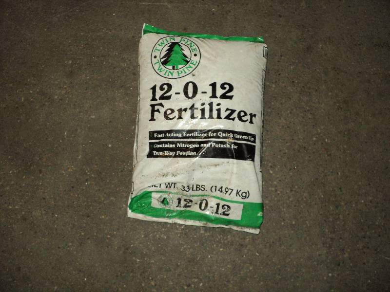 twin pine 12-0-12 fertalizer, 33 lb...
