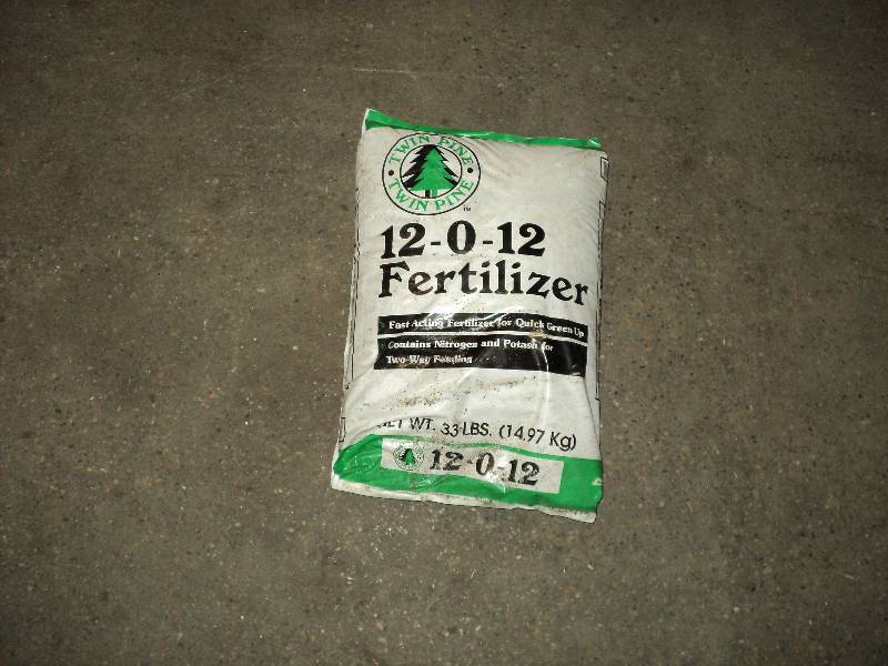 twin pine 12-0-12 fertalizer, 33 lb...