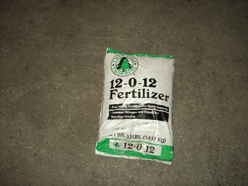 twin pine 12-0-12 fertalizer, 33 lb...